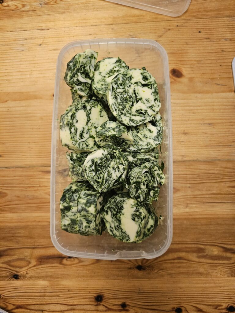 Beurre d'ail des ours à congeler.